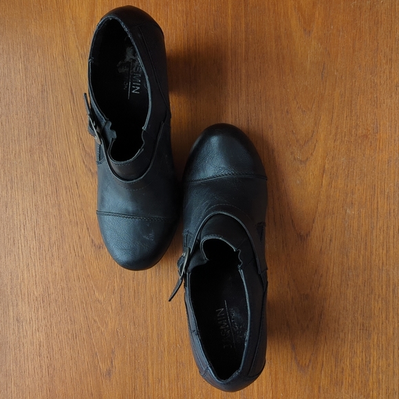 Jasmin Collection black heeled ankle booties. Gently used. - Picture 2 of 7